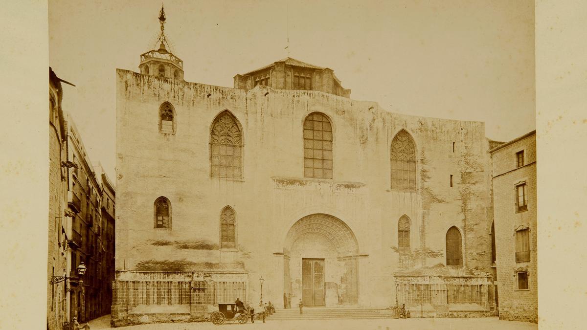  Imagen de la fachada previa al inicio de las obras de 1887.