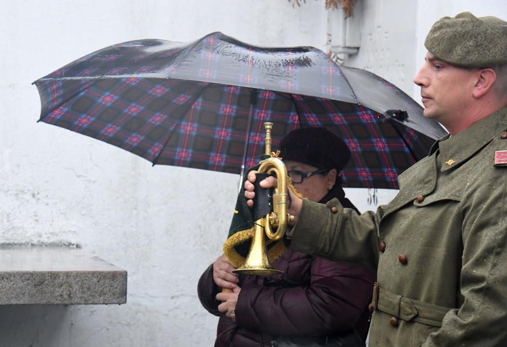 A Coruña despliega paraguas para recibir la lluvia