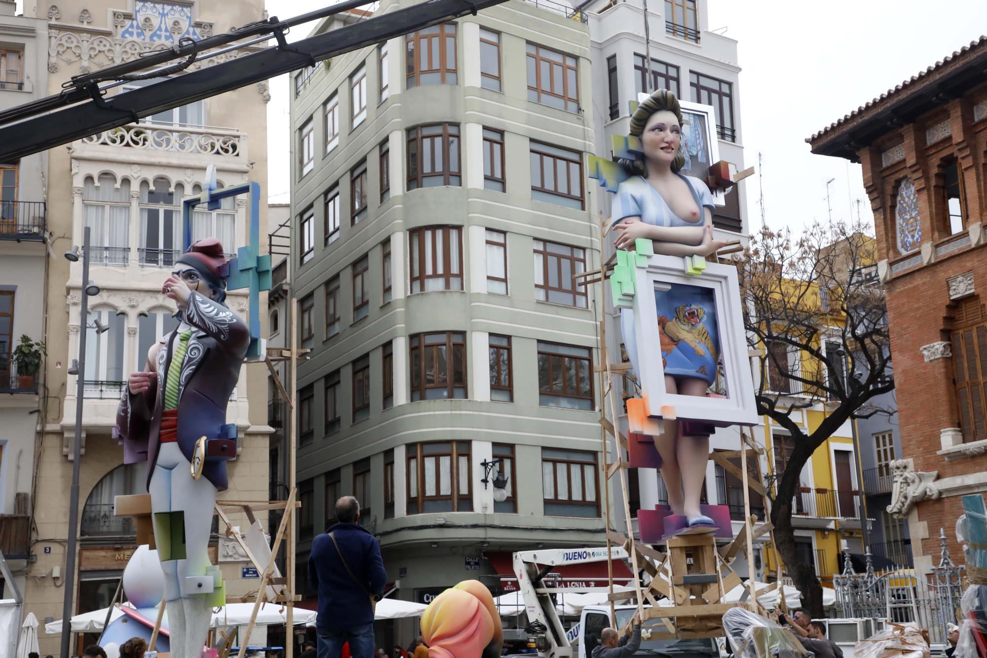 Espectacular "plantà" de Dalí y Gala en la falla del Mercado Central