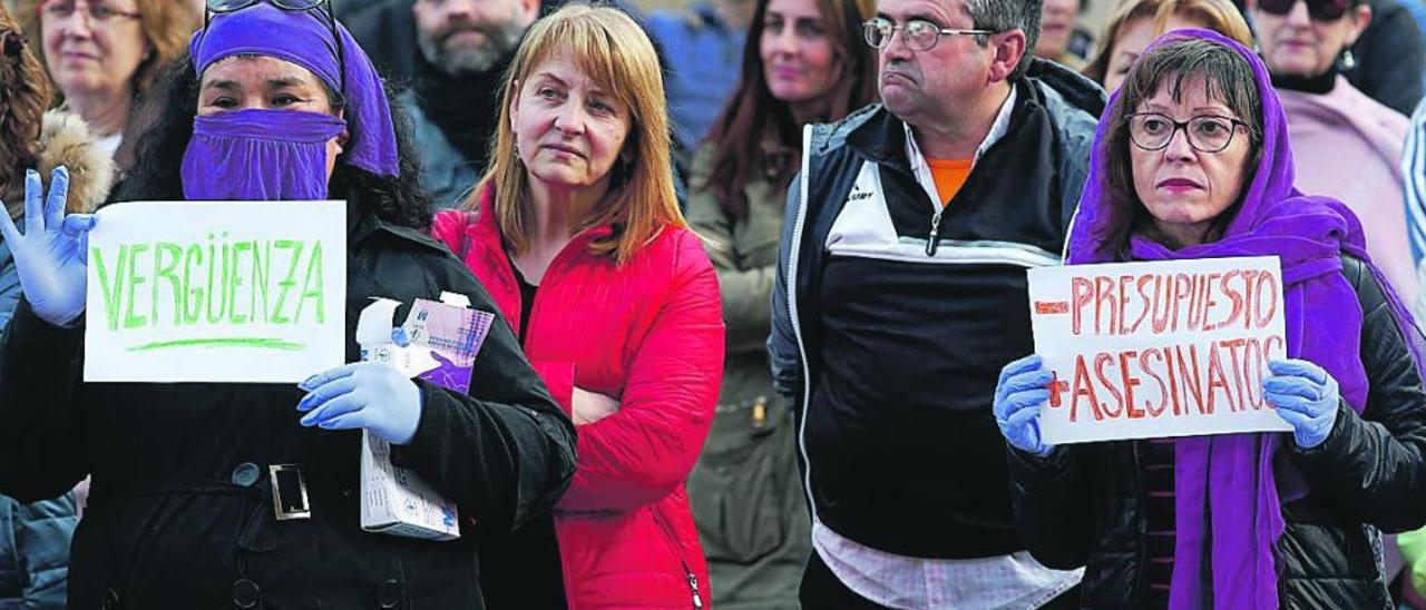 Un momento de la concentración en Avilés, el pasado miércoles, contra los recortes en el Pacto.