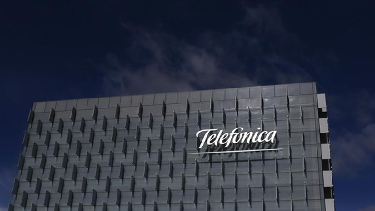 Fachada de la sede de Telefónica en Madrid.