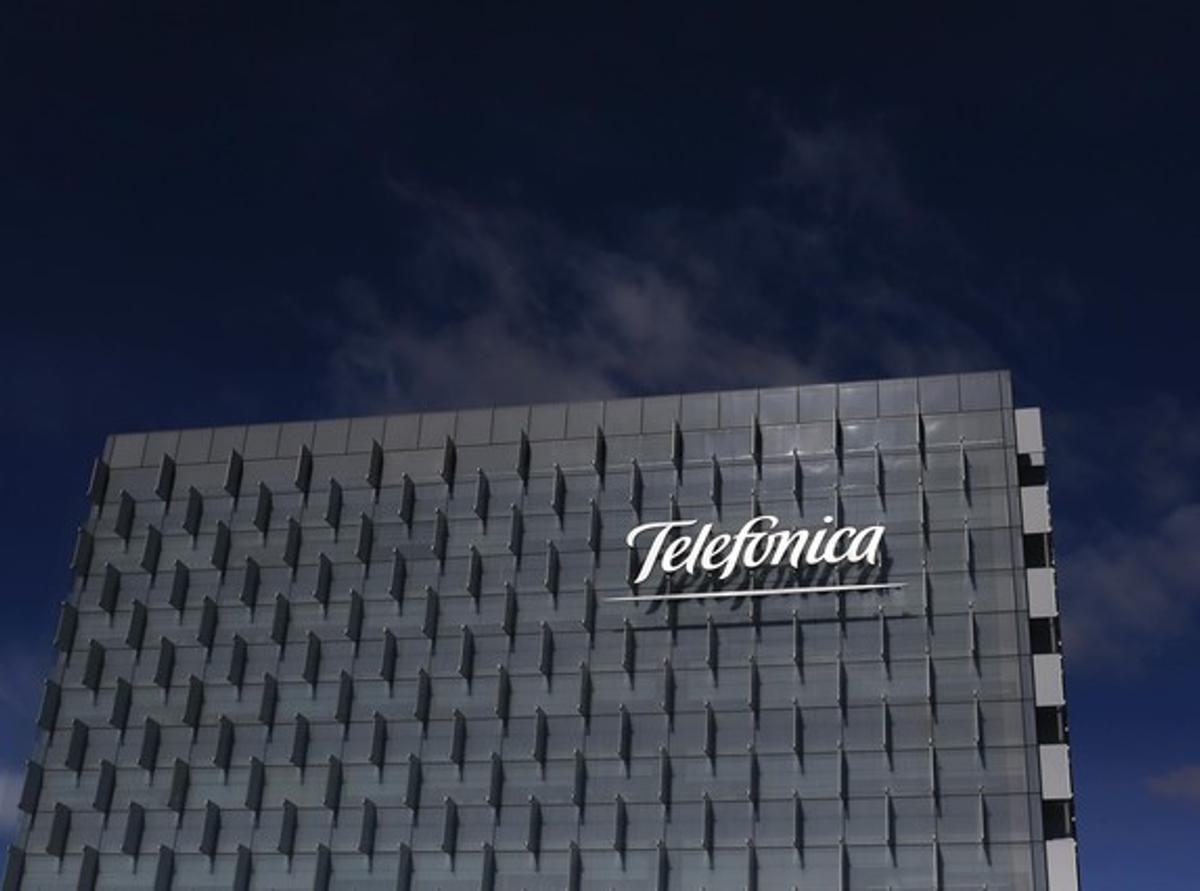 Fachada de la sede de Telefónica en Madrid.