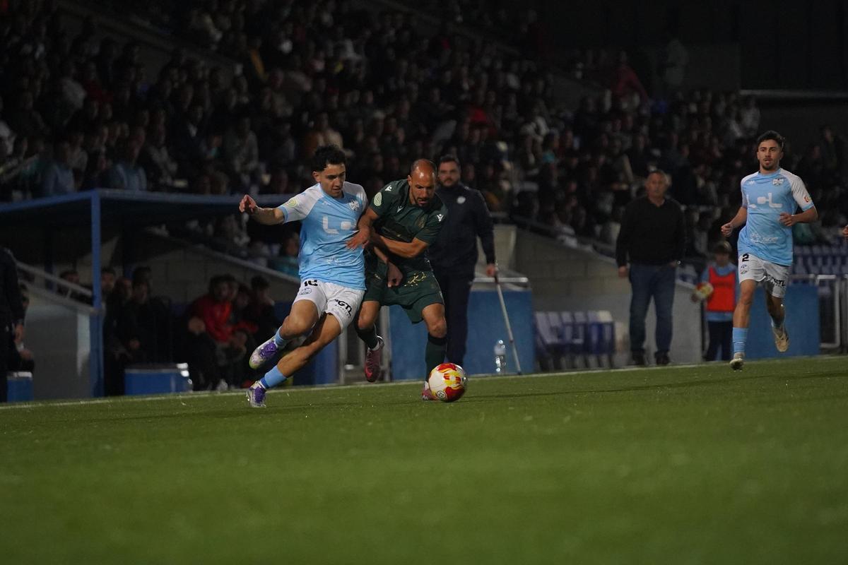 Lance del encuentro entre el Ciudad de Lucena y el Chiclana.