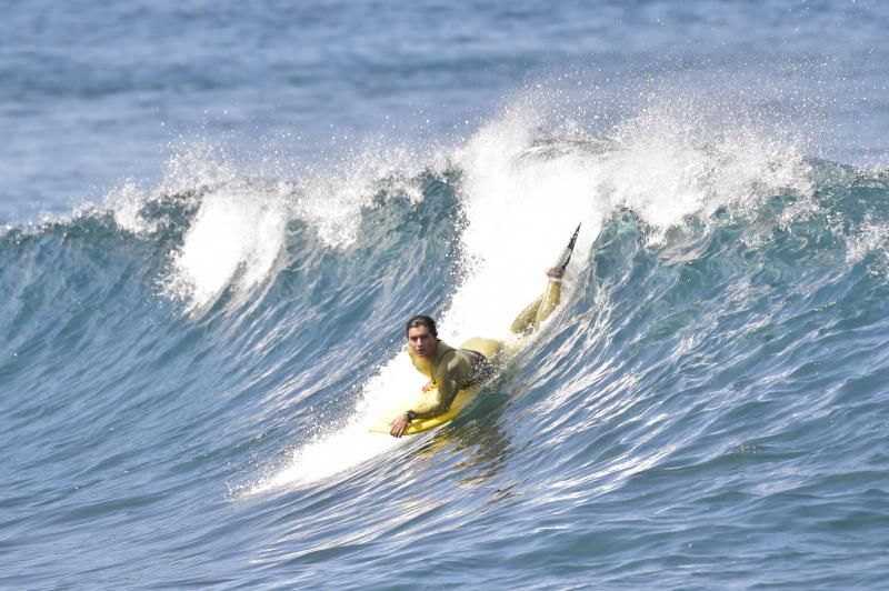 La ola surfera de Playa del Hombre