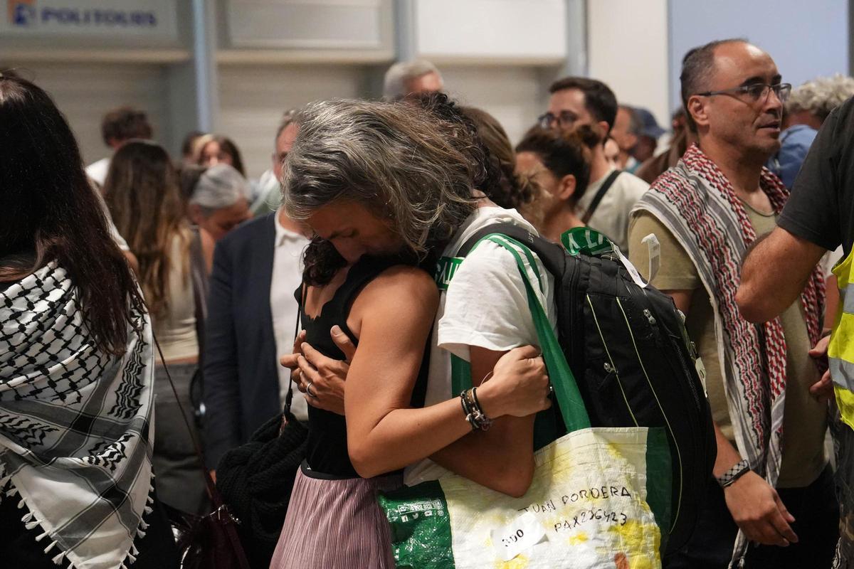 Regreso a Madrid de los 21 activistas españoles detenidos por Israel, integrantes de la Flotilla Global Sumud, procedentes de Tel Aviv.