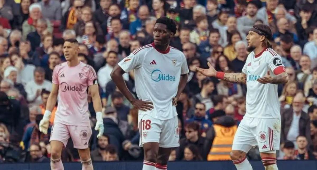 Vlachodimos, Agoumé y Gudelj, impotentes ante el vendaval del Barcelona