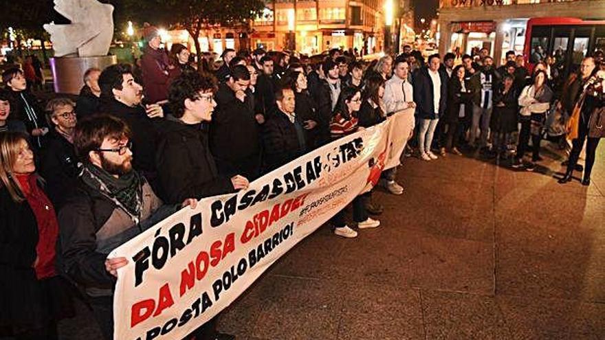 Manifestación contra el juego, ayer en la plaza de Pontevedra.