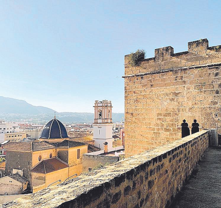 Su castillo es de origen musulmán andalusí.