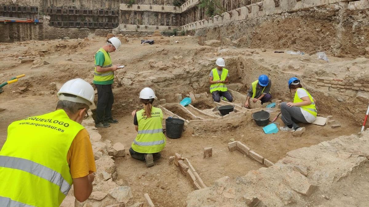 Las excavaciones han desvelado las tumbas vacías en la antigua necrópolis islámica.