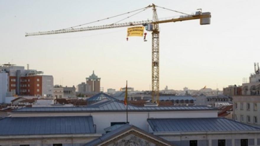 Greenpeace protesta contra la 'ley mordaza' junto al Congreso