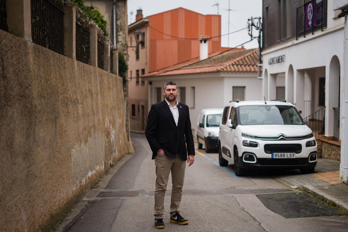 El alcalde de Sant Cebrià de Vallalta, Albert Pla, uno de los municipios afectados por las urbanizaciones con déficits en Catalunya.
