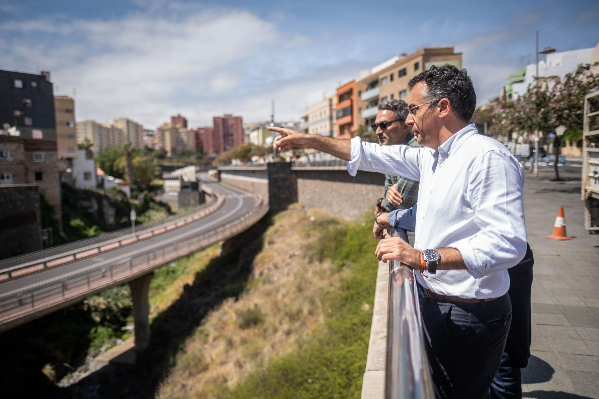 El concejal de Salud-La Salle Carlos Tarife visita la zona del puente Zurita