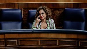 La ministra de Hacienda, María Jesús Montero, durante una sesión plenaria en el Congreso de los Diputados.