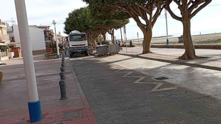 Los vecinos del Palo reclaman un paseo marítimo sin la carretera de servicio