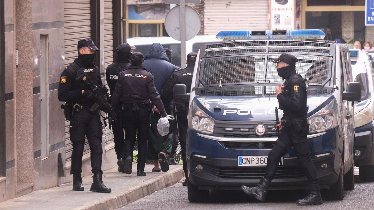 Imagen de una operación de la Policía Nacional adscrita a Extranjería en Crevillent