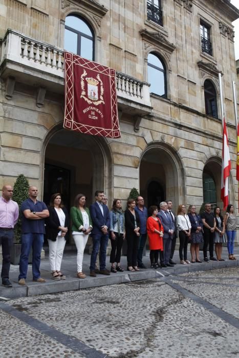 Minuto de silencio en Gijón