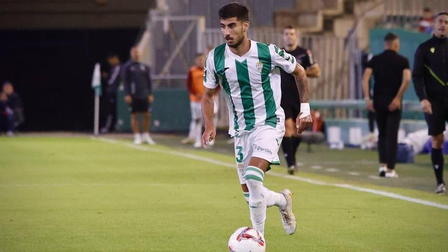 José Calderón conduce el esférico durante un encuentro de esta temporada con el Córdoba CF.