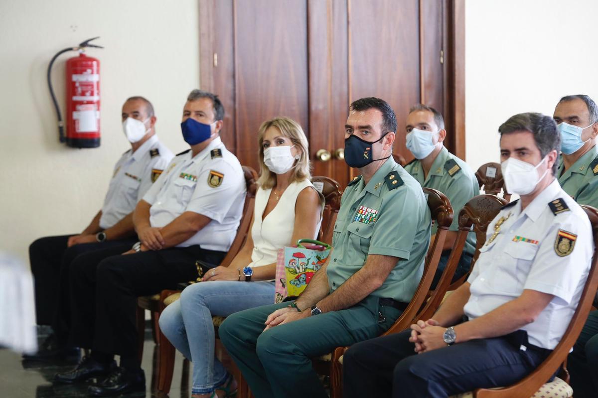 Entrega de diplomas en reconocimiento a la labor de las Fuerzas y ...