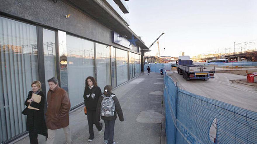 Els comerços de la zona més propera a les obres del TAV estan patint les conseqüències de l&#039;aïllament.