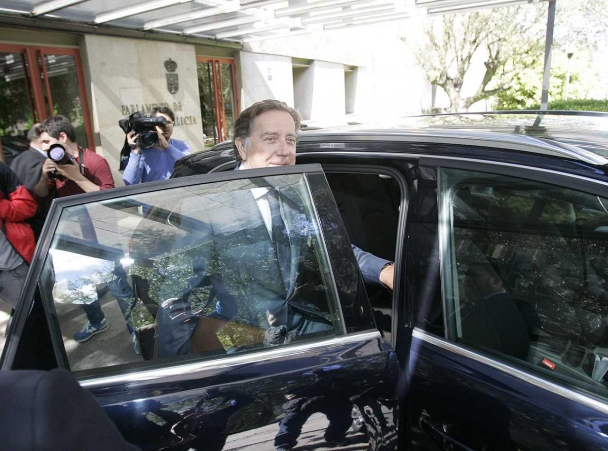 José Luis Méndez tras acudir a la comisión del Parlamento