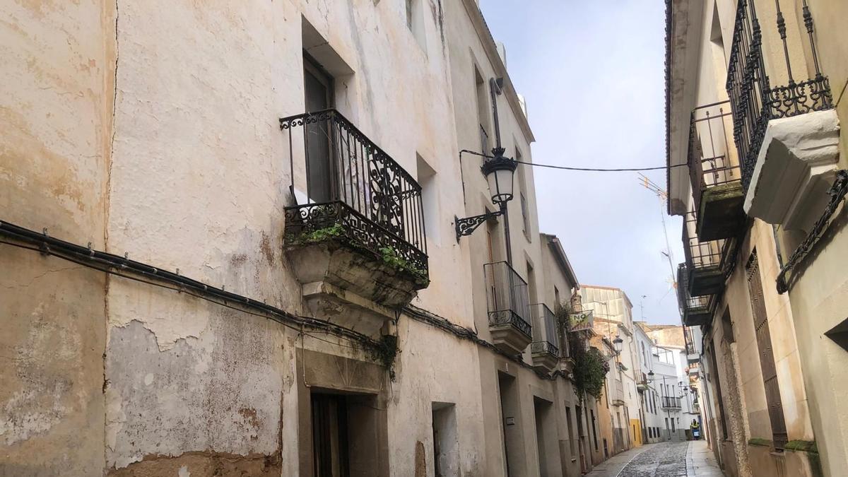 Video | De la tienda de Quini al auge de los apartamentos: el cambio de la calle Gallegos en Cáceres