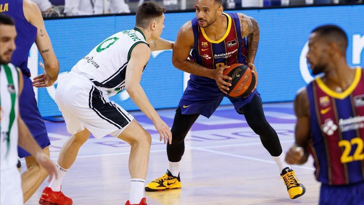 Hanga lanza a un Barça dominante ante la Penya