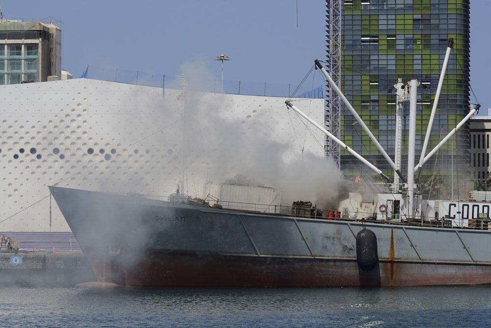 Incendio de un pesquero ruso en el Puerto