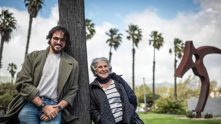 На Тенеріфе 80-річна студентка здобуває п'ятий диплом разом із 21-річним однокурсником