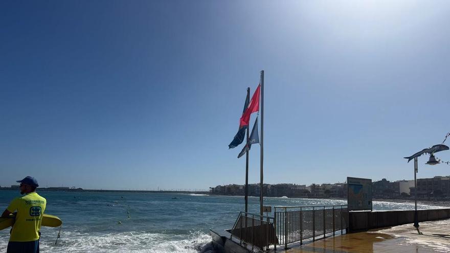 El reboso en Arinaga, El Burrero y Maspalomas limita el baño en las playas