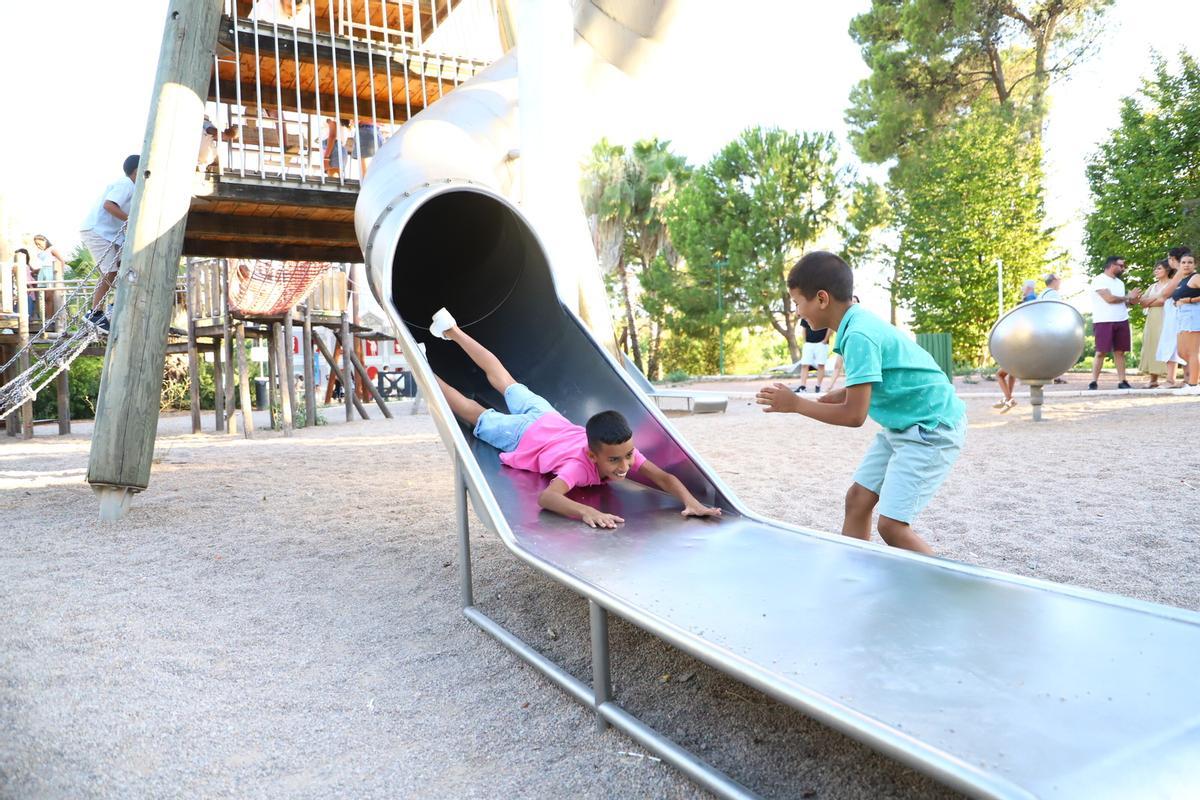 Las instituciones reciben a los niños saharauis