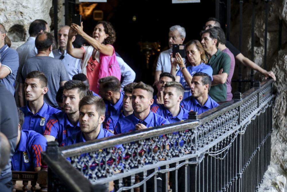 Ofrenda del Real Oviedo a la Santina