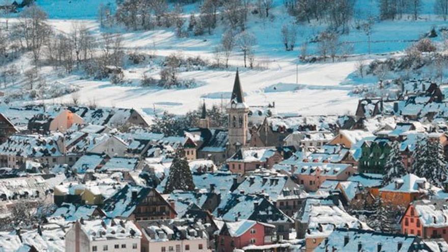Lo llaman "la Suiza catalana" y con razón: el pueblo rodeado de nieve perfecto para una escapada en invierno