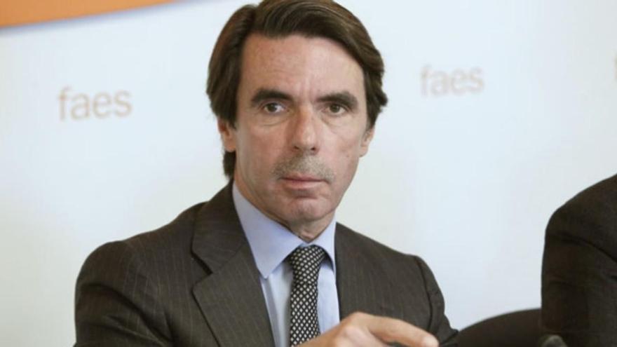 Aznar pide a Casado y Santamaría refundar el PP