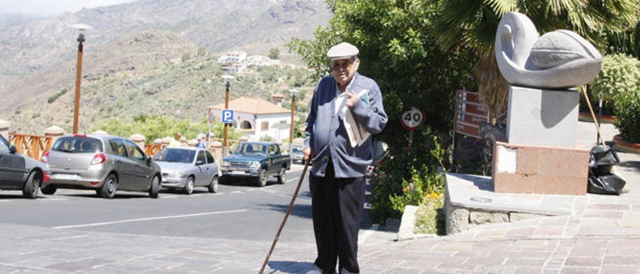 Fallece Luis Quintín González, el cura futbolero de Tejeda