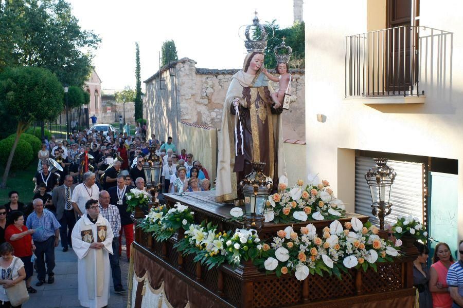 La procesión del Carmen toma el casco antiguo