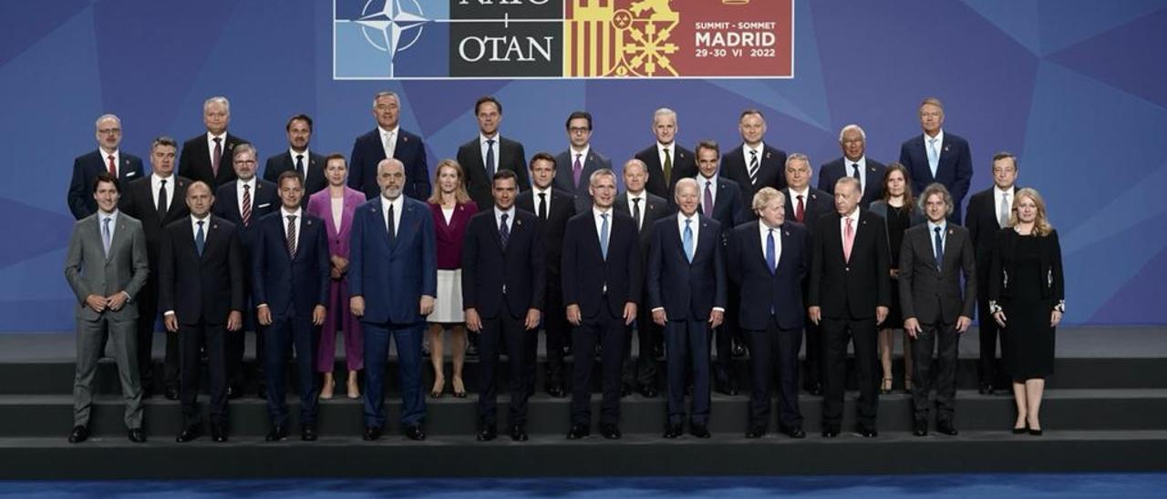 Foto de familia de los líderes que participan en la cumbre de la OTAN en Madrid.