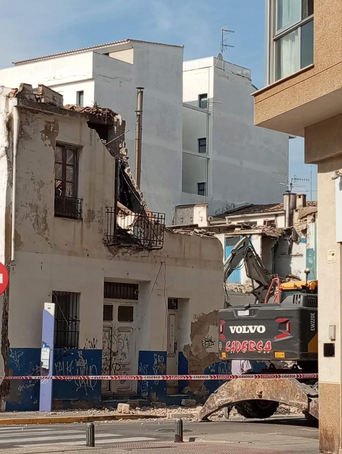Un momento de la demolición de los inmuebles.