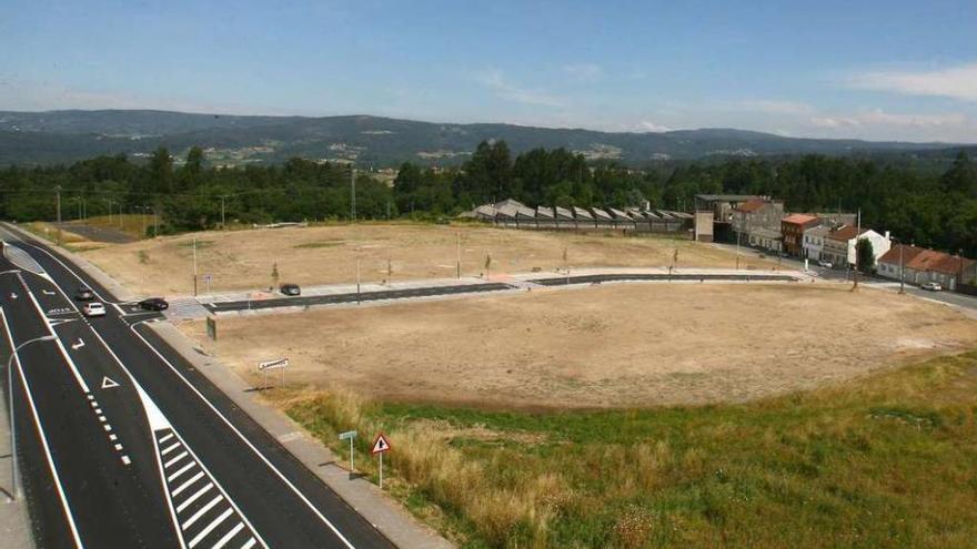 Vista del frente de A Baiuca, donde se prevén construir centro de salud y guardería. // Bernabé / Víctor Espiño