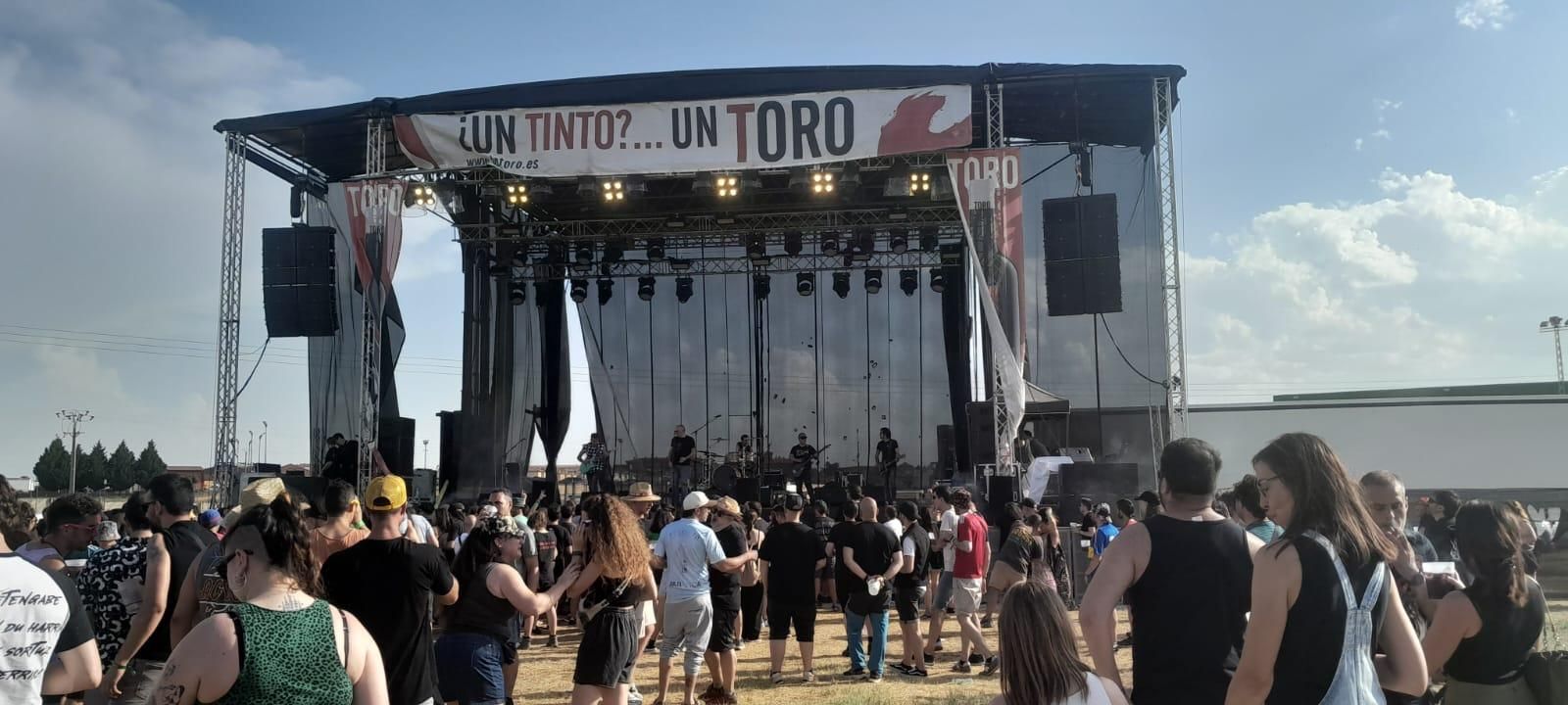 GALERÍA | La primera jornada del Festival "Vintoro" llena Toro de rock, "fuego" y un gran ambiente