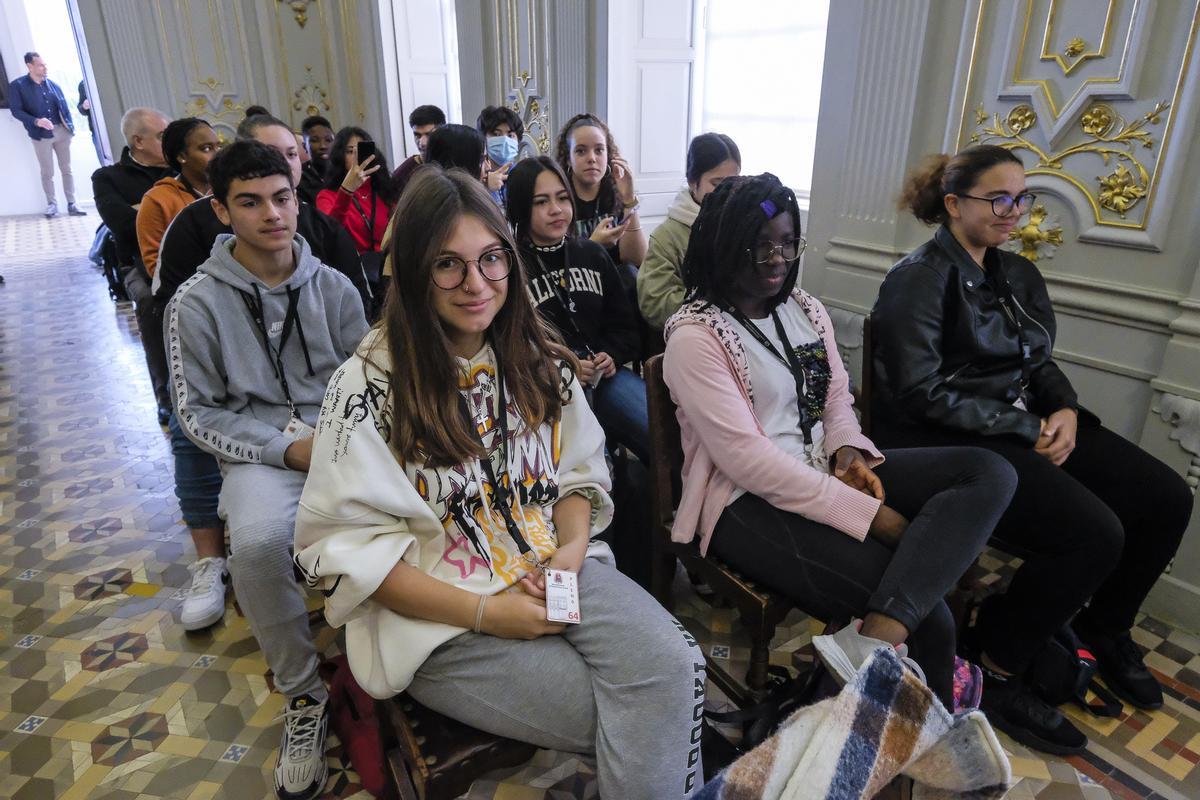 Los estudiantes dentro de la sala.