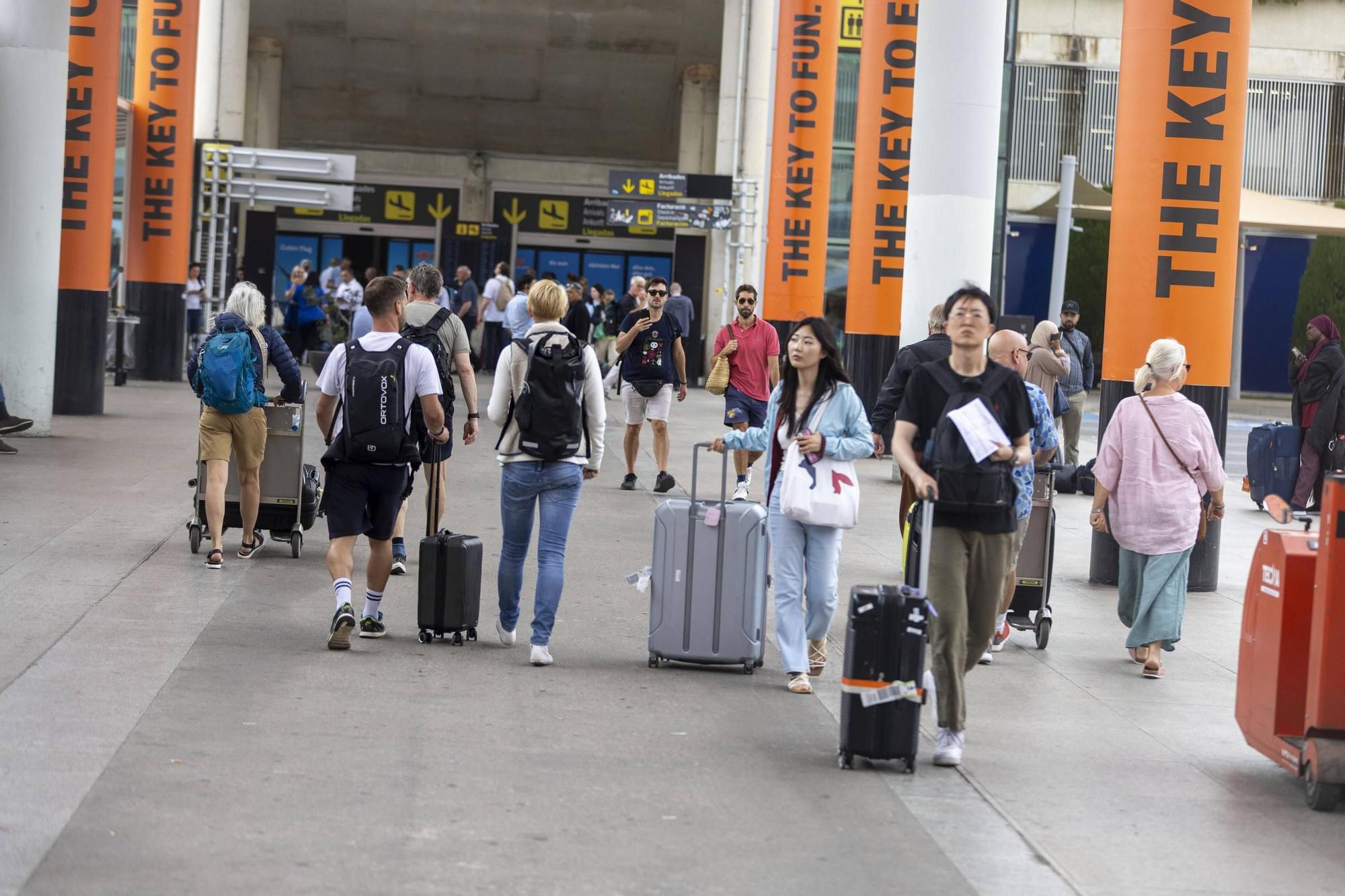 El aeropuerto de Mallorca opera más de 3.000 vuelos durante el puente de mayo
