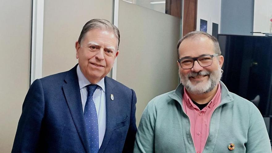 Alfredo Canteli, a la izquierda, y Roberto García, ayer, en el Ayuntamiento de Langreo.