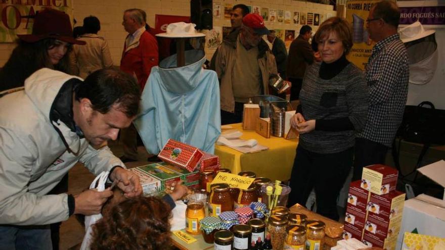 La feria de la miel de Boal, en la edición del año pasado.