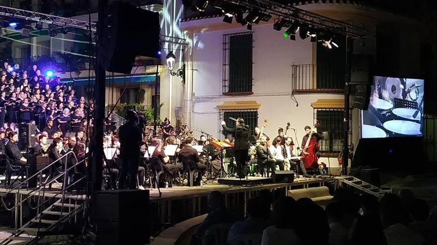 ‘Carmina Burana’ pone en pie al público del Festival de Priego