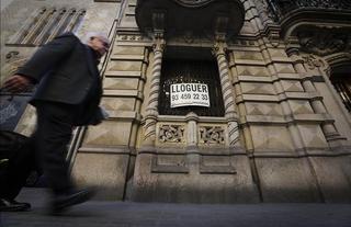 La demanda de pisos de alquiler crece y los precios se disparan en Barcelona