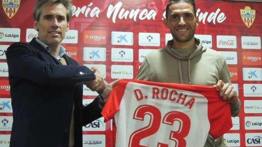 Rocha, con Corona, en su presentación.