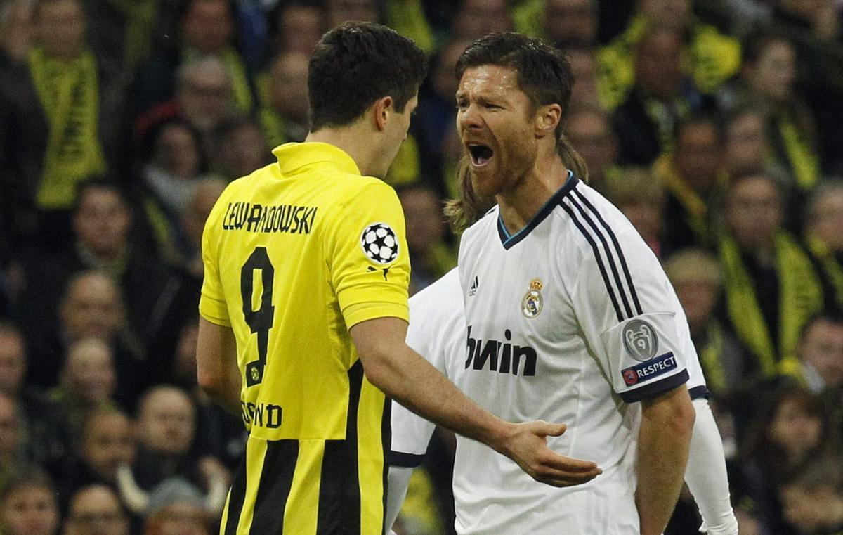 Xabi Alonso mostró un mal perder ante Lewandowski en la eliminatoria de la Champions League