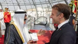 Macron inicia una gira por países del Golfo en plena ola de protestas violentas en Francia