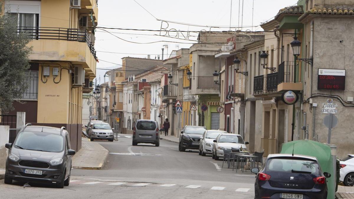Un carrer del nucli urbà d'Antella en una imatge d'arxiu.