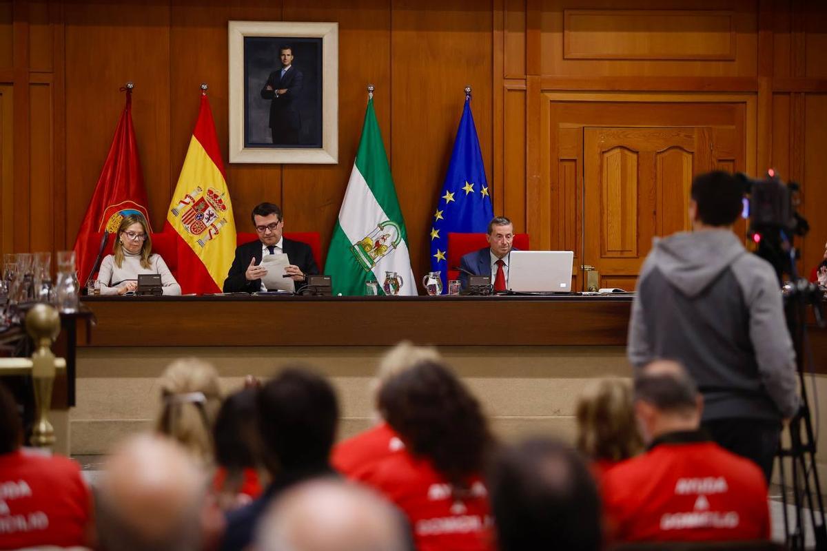 Un momento del Pleno, este jueves, presidido por el alcalde, José María Bellido.